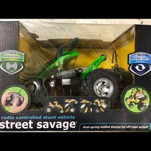 Street Savage Radio/Remote control flipping stunt vehicle 360 S Turns